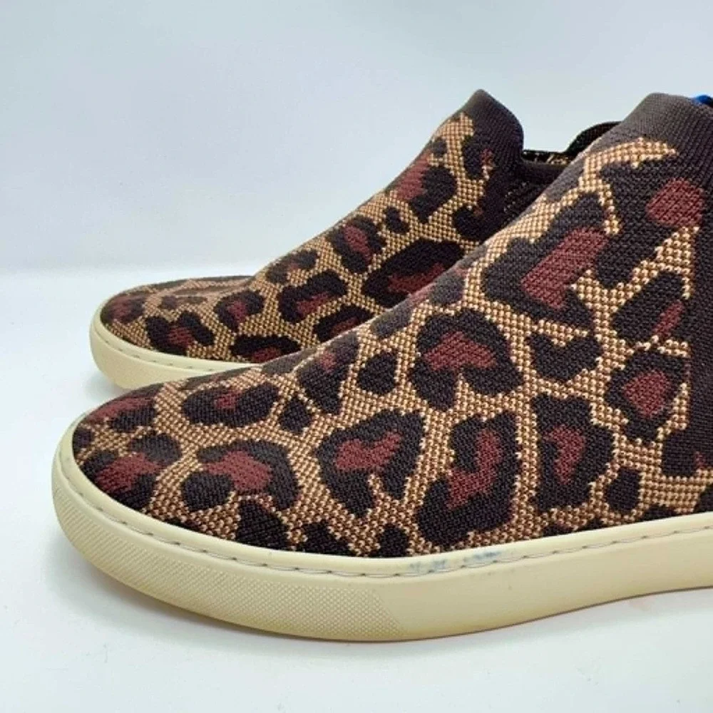 Rothys Chelsea Boots Women's Size 9 Wildcat Leopard Print Minimalist Comfort